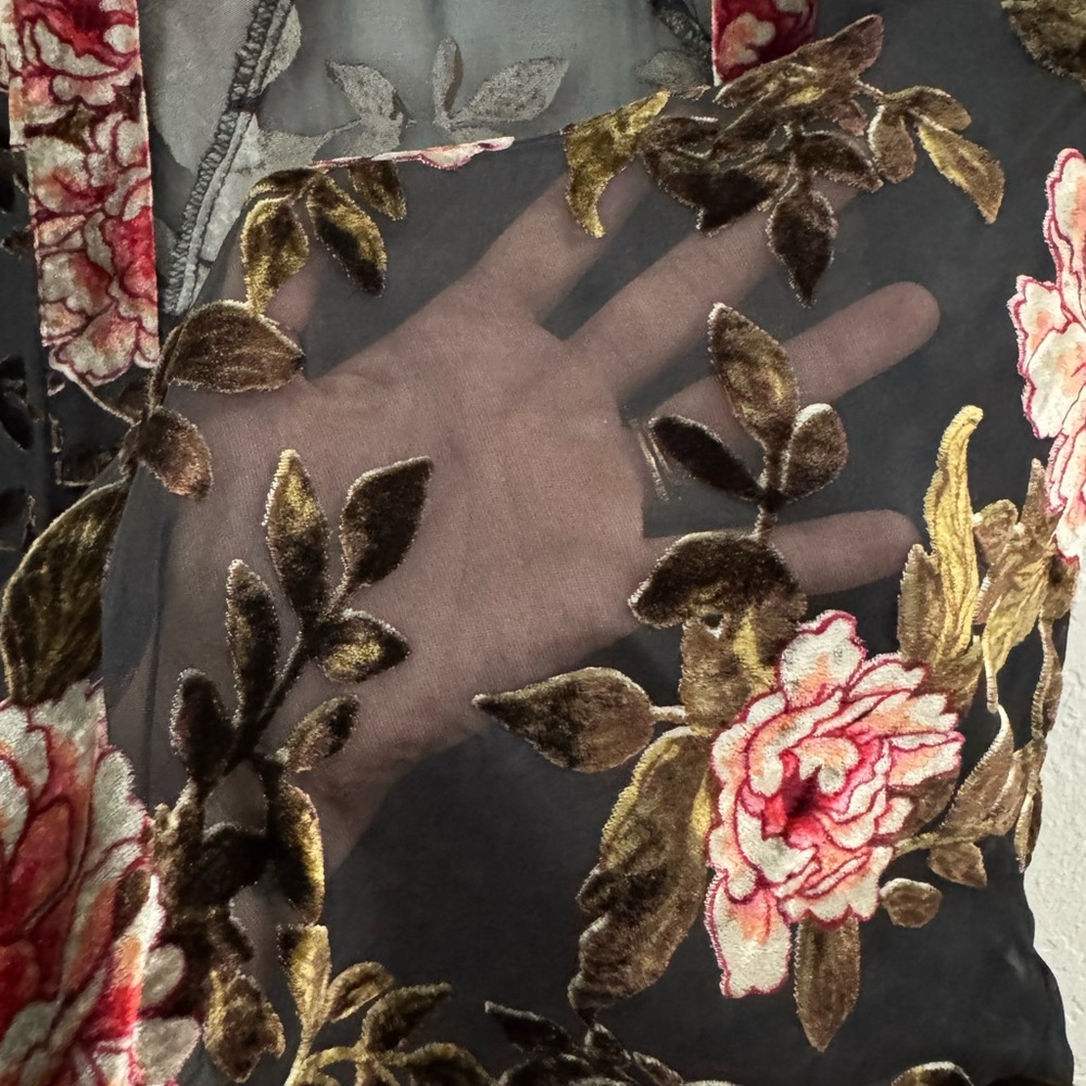 American Eagle Outfitters Black Velvet Kimono with Floral Pattern size XS/S - Picture 6 of 7